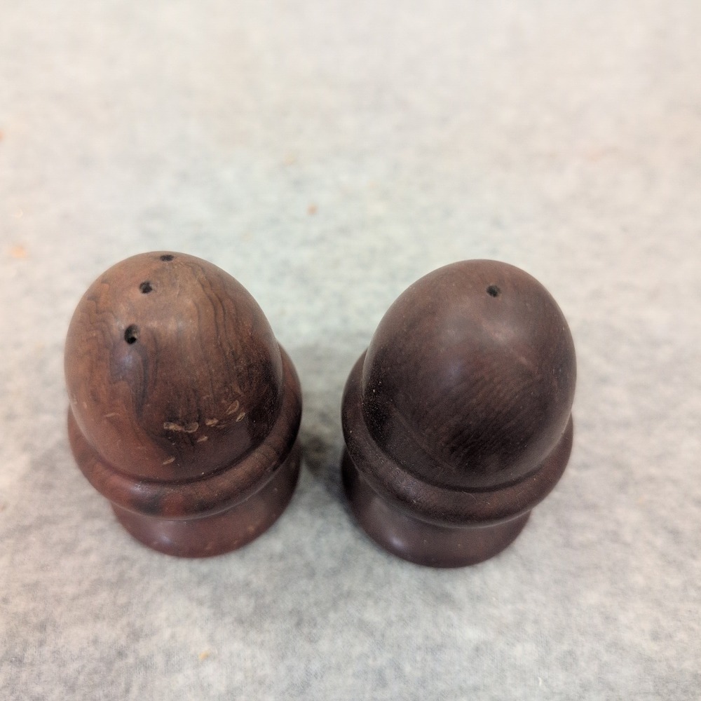 Vintage California Redwood Acorn Salt and Pepper Shakers Set Dark Wood USA - Picture 2 of 5